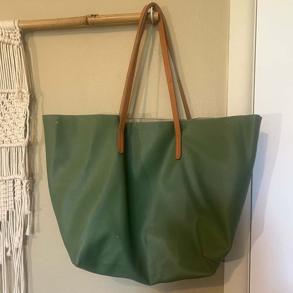 Green tote bag